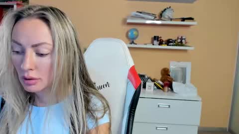 Snapshot of veola_new chatting on 02.23.25 Violetta  online show from 02.23.25