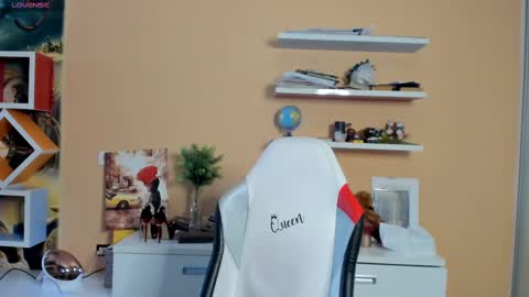Snapshot of veola_new chatting on 02.23.25 Violetta  online show from 02.23.25