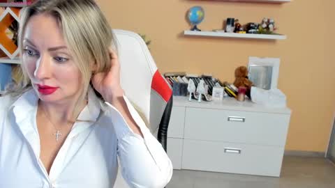 Snapshot of veola_new chatting on 03.03.25 Violetta  online show from 03.03.25