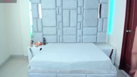 Domelipa  online show from 12.14.24