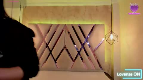 Domelipa  online show from 02.20.25