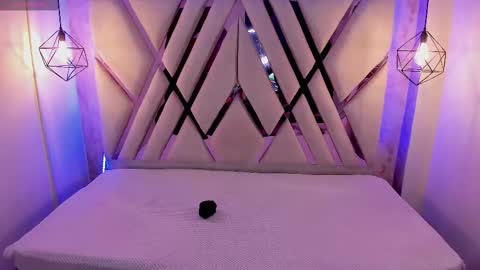 Domelipa  online show from 02.21.25