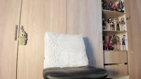 veronica lodge online show from 04.10.26