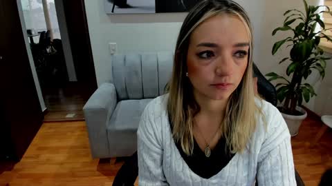 Snapshot of veromars_ chatting on 02.06.25 Catalina online show from 02.06.25