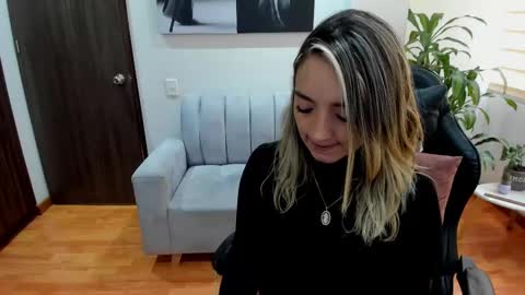 Snapshot of veromars_ chatting on 02.27.25 Catalina online show from 02.27.25