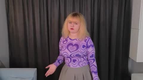 Snapshot of veronica_christensen chatting on 10.08.25 Maria online show from 10.08.25
