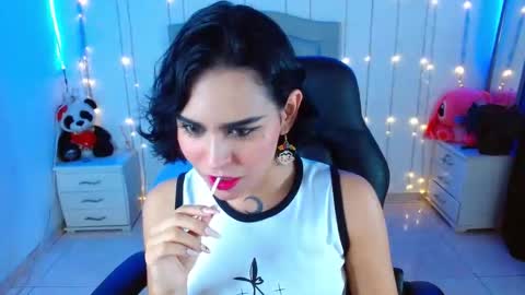 Snapshot of veronica_luar chatting on 10.21.25 veronica_luar online show from 10.21.25