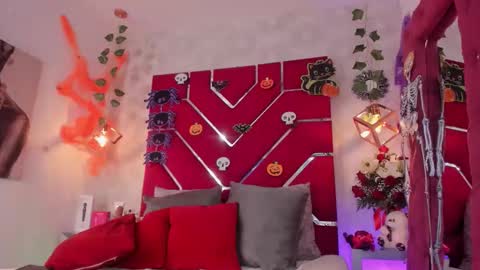 Veronica Olson online show from 10.18.25