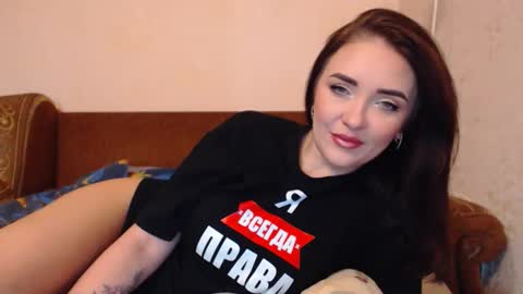 Snapshot of veronicalalux chatting on 12.18.25 VeronicaLaLux online show from 12.18.25