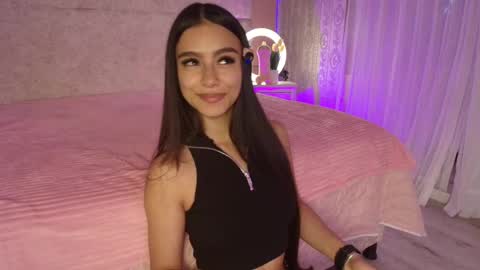 Snapshot of veronicamartin_ chatting on 10.27.25 Vero  online show from 10.27.25