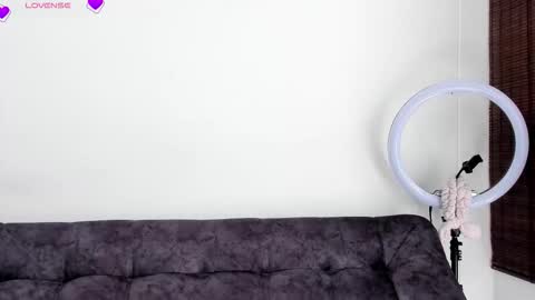 VeronicaTonu online show from 10.17.25