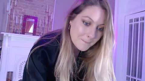 Snapshot of veronicawest chatting on 01.14.25 Veronica Weston online show from 01.14.25