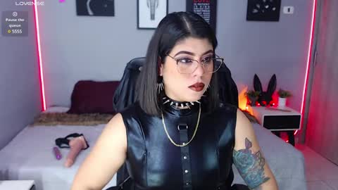 Miss Veronika online show from 03.11.25