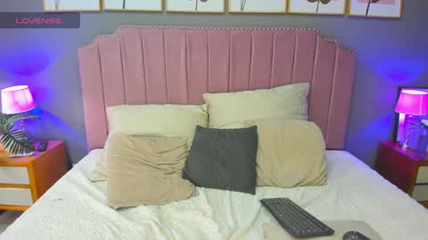 Snapshot of veronnica_fox chatting on 01.09.25 Veronica online show from 01.09.25