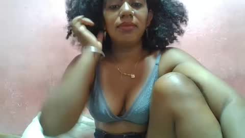 Snapshot of verronique1511 chatting on 01.21.25 verronique1511 online show from 01.21.25
