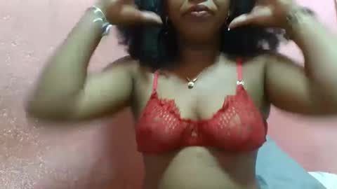 Snapshot of verronique1511 chatting on 02.14.25 verronique1511 online show from 02.14.25