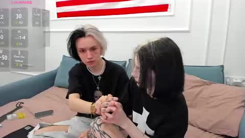 Snapshot of veryraretwins chatting on 06.18.26 veryraretwins online show from 06.18.26