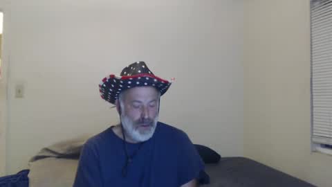 Snapshot of veryveryhairmanindenver chatting on 01.01.25 hairy man online show from 01.01.25