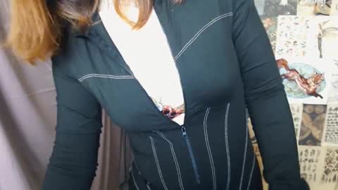 Snapshot of veryveryvery_shy chatting on 12.19.24 veryveryvery_shy online show from 12.19.24