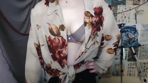 Snapshot of veryveryvery_shy chatting on 01.05.25 veryveryvery_shy online show from 01.05.25