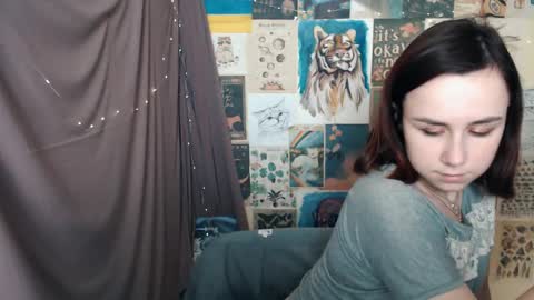 Snapshot of veryveryvery_shy chatting on 02.02.25 veryveryvery_shy online show from 02.02.25