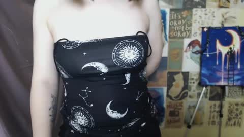 Snapshot of veryveryvery_shy chatting on 03.12.25 veryveryvery_shy online show from 03.12.25