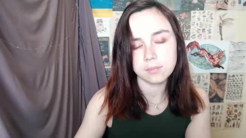 Snapshot of veryveryvery_shy chatting on 09.22.25 veryveryvery_shy online show from 09.22.25