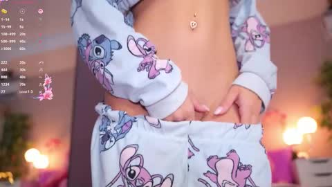 Snapshot of vesia chatting on 10.13.25 Vesia Sentiri online show from 10.13.25