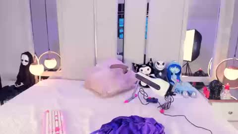 Vesper Velvet  online show from 09.27.25