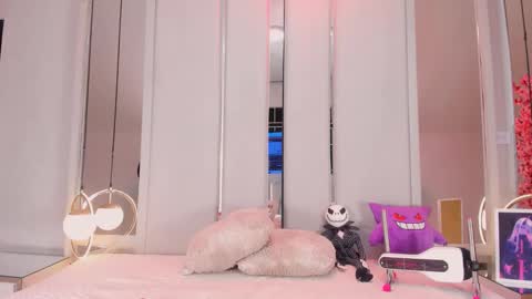 Vesper Velvet  online show from 12.13.25