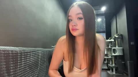 Esta online show from 11.21.25