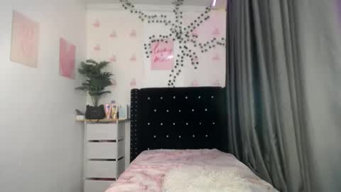 Snapshot of vexin_paxley chatting on 05.27.26 vexin_paxley online show from 05.27.26