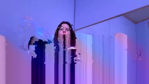 viaaann12 online show from 11.17.25