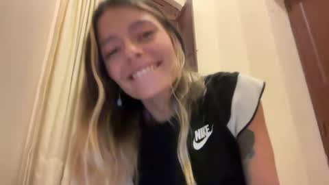 Snapshot of viajemos chatting on 07.14.26 papichulo y mamichula online show from 07.14.26