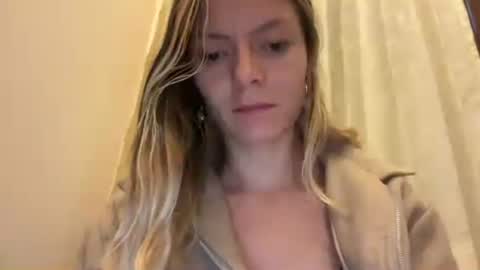 Snapshot of viajemos chatting on 07.16.26 papichulo y mamichula online show from 07.16.26