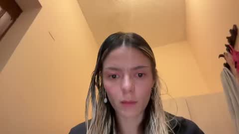 Snapshot of viajemos chatting on 07.18.26 papichulo y mamichula online show from 07.18.26