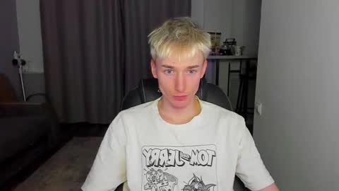 Snapshot of vibemygirl chatting on 09.21.25 vibemygirl online show from 09.21.25