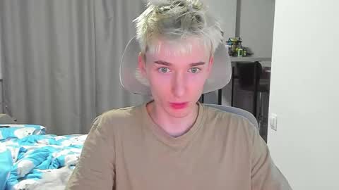 Snapshot of vibemygirl chatting on 10.06.25 vibemygirl online show from 10.06.25