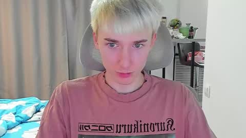 Snapshot of vibemygirl chatting on 10.08.25 vibemygirl online show from 10.08.25