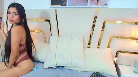 Snapshot of vicky_milk chatting on 11.07.25 Vicky online show from 11.07.25