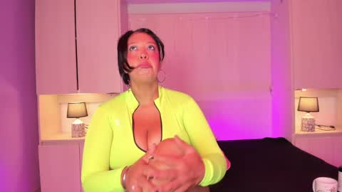 V I C K Y online show from 01.08.25