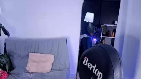 Snapshot of vickygrey1 chatting on 10.12.25 Vicky Greys online show from 10.12.25