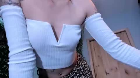 Snapshot of vickyjackson_ chatting on 06.22.26 Victoria online show from 06.22.26