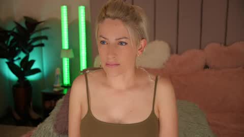 Snapshot of vickysecret96 chatting on 04.23.26 vickysecret96 online show from 04.23.26