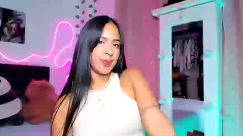 Snapshot of vickysth1 chatting on 09.23.25 VICTORIA 3 online show from 09.23.25