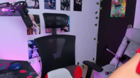 Snapshot of vickysth1 chatting on 09.29.25 VICTORIA 3 online show from 09.29.25