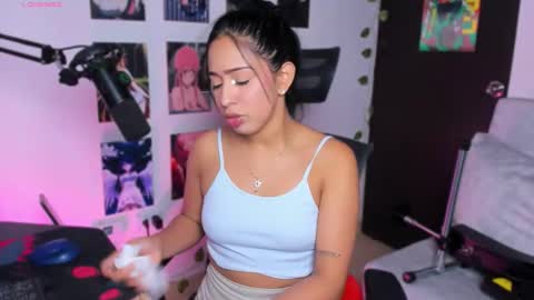 Snapshot of vickysth1 chatting on 09.30.25 VICTORIA 3 online show from 09.30.25