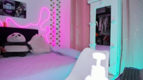 Snapshot of vickysth1 chatting on 10.10.25 VICTORIA 3 online show from 10.10.25