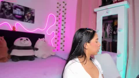 Snapshot of vickysth1 chatting on 10.13.25 VICTORIA 3 online show from 10.13.25