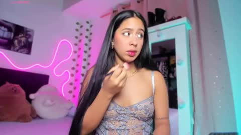 Snapshot of vickysth1 chatting on 10.17.25 VICTORIA 3 online show from 10.17.25